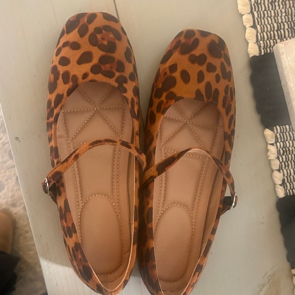 Leopard Pattern Women's Loafers - Picture 4 of 7